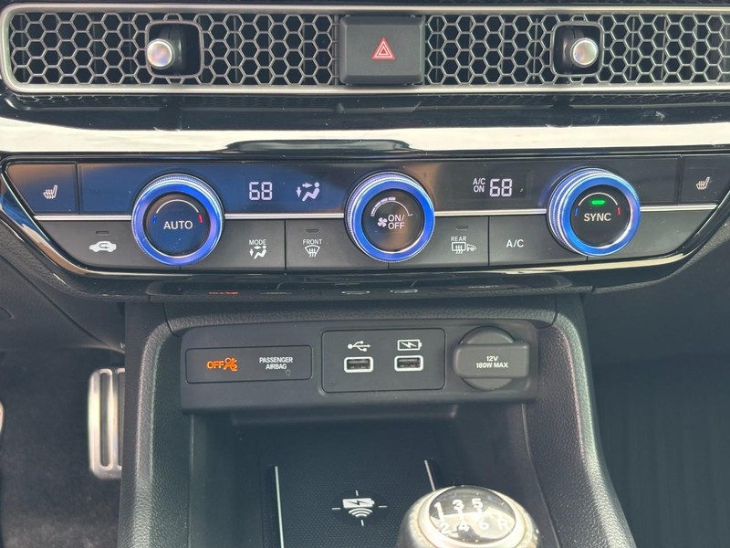 Honda Civic Hatchback Vehicle Full-screen Gallery Image 22