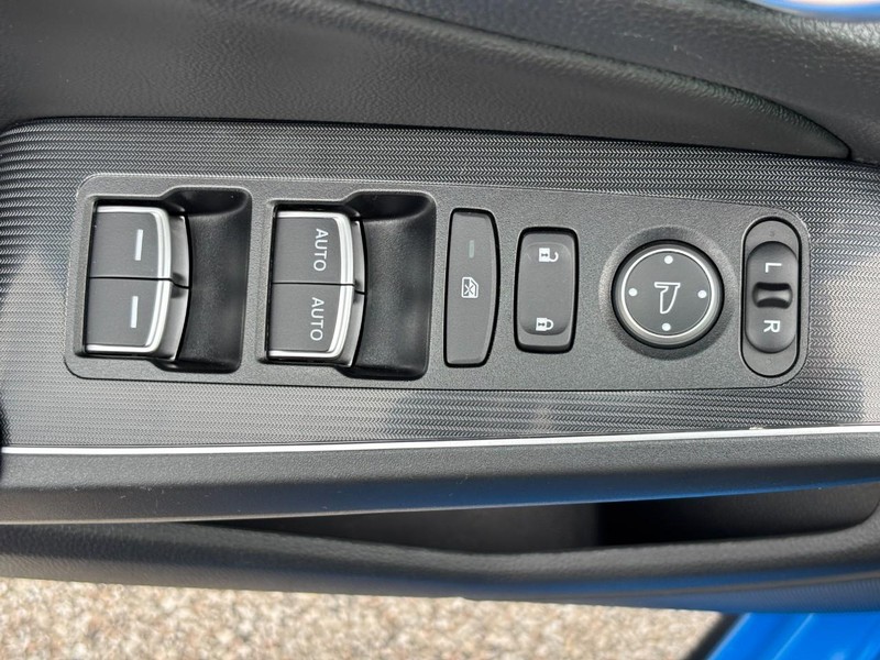 Honda Civic Hatchback Vehicle Full-screen Gallery Image 23