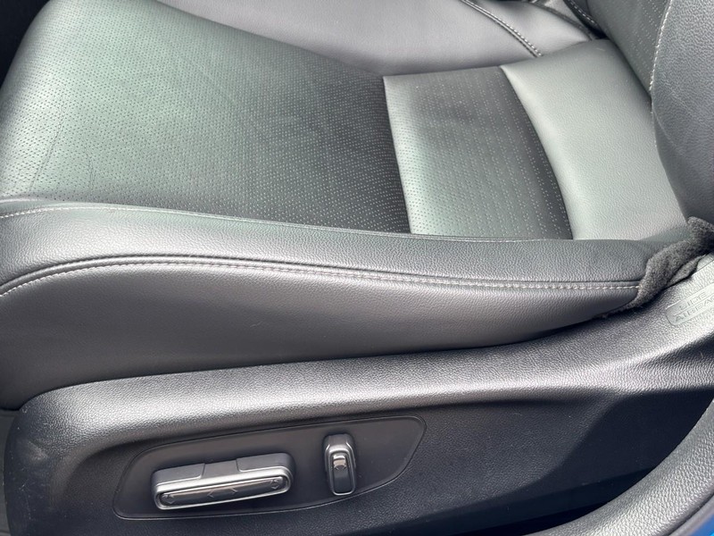 Honda Civic Hatchback Vehicle Full-screen Gallery Image 24