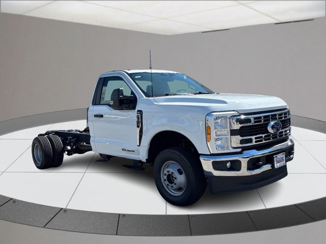 2025 Ford F-350 Super Duty Chassis Cab XL's photo