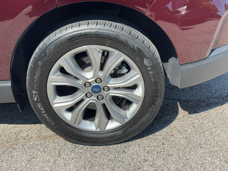 Ford Edge Vehicle Full-screen Gallery Image 07