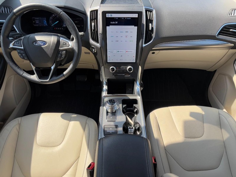 Ford Edge Vehicle Full-screen Gallery Image 11