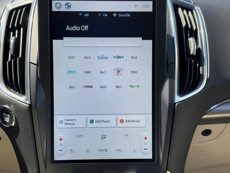 Ford Edge Vehicle Full-screen Gallery Image 13