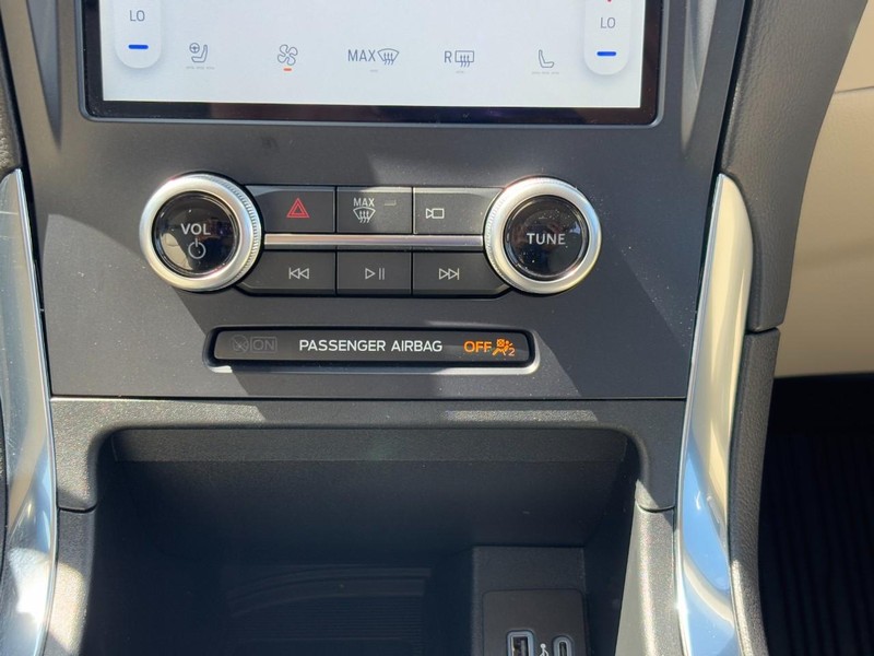 Ford Edge Vehicle Full-screen Gallery Image 14