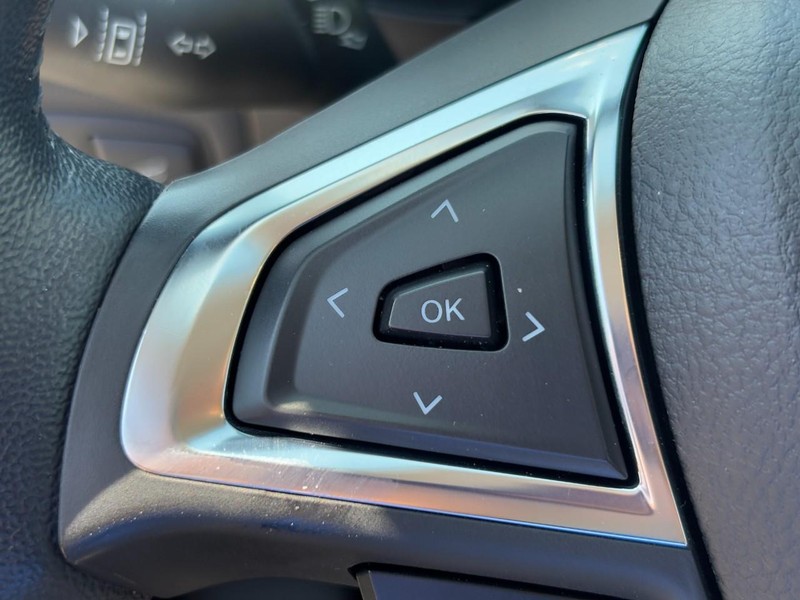 Ford Edge Vehicle Full-screen Gallery Image 17