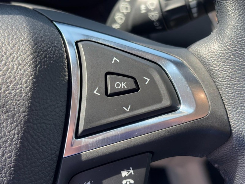 Ford Edge Vehicle Full-screen Gallery Image 18