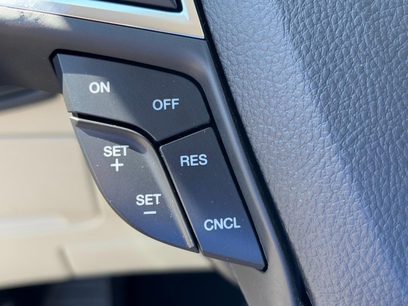 Ford Edge Vehicle Full-screen Gallery Image 19