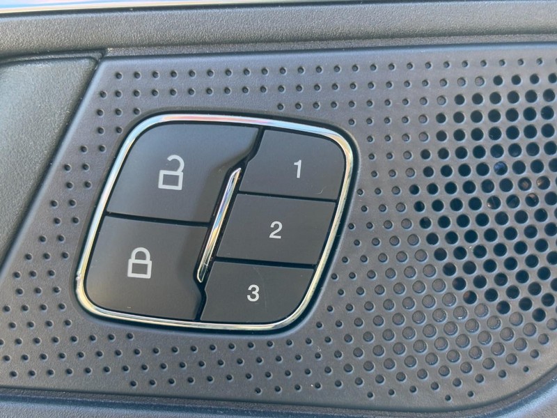 Ford Edge Vehicle Full-screen Gallery Image 26