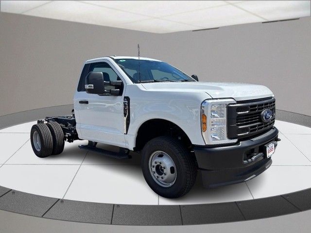 2024 Ford F-350 Super Duty Chassis Cab XL's photo