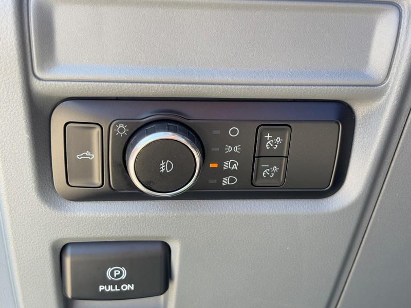 Ford F-150 Vehicle Full-screen Gallery Image 11