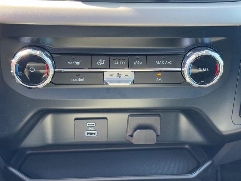 Ford F-150 Vehicle Full-screen Gallery Image 18