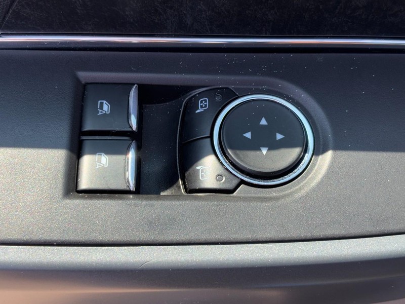 Ford F-150 Vehicle Full-screen Gallery Image 19