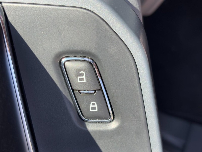 Ford F-150 Vehicle Full-screen Gallery Image 20