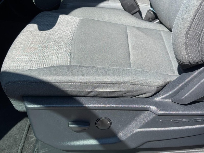 Ford F-150 Vehicle Full-screen Gallery Image 21