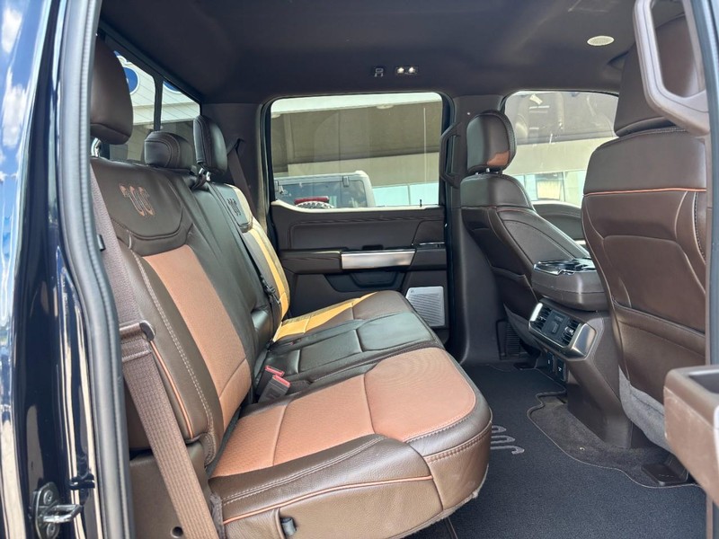 Ford F-150 Vehicle Full-screen Gallery Image 10