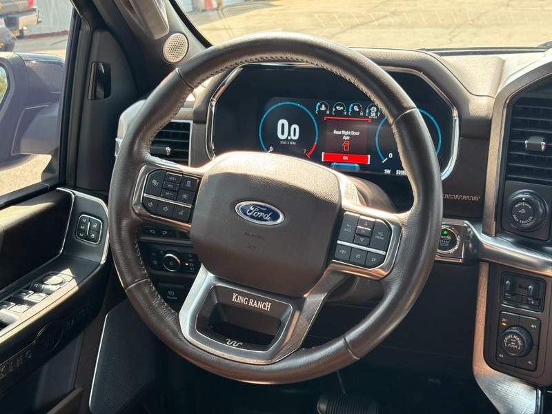 Ford F-150 Vehicle Full-screen Gallery Image 12