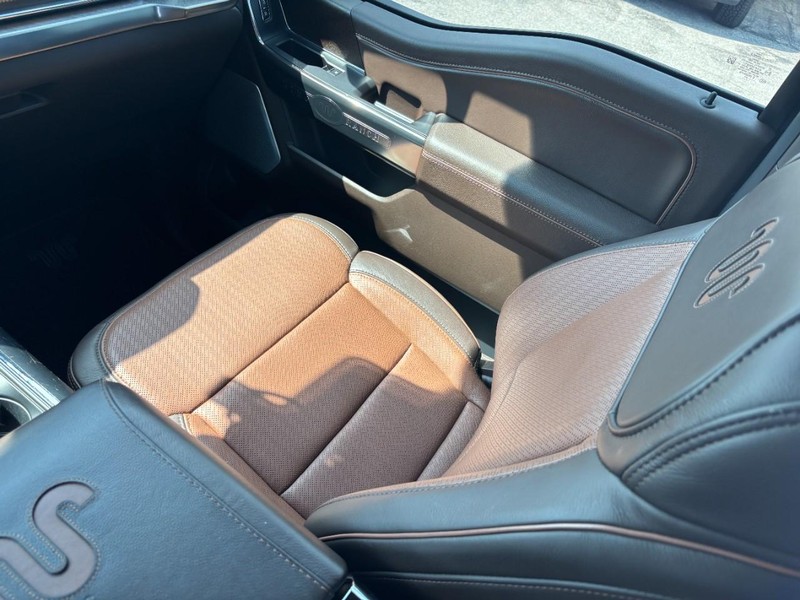 Ford F-150 Vehicle Full-screen Gallery Image 15
