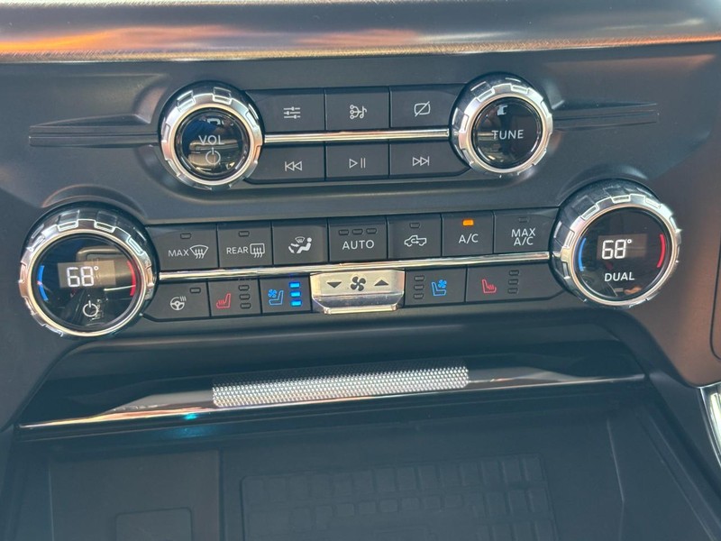 Ford F-150 Vehicle Full-screen Gallery Image 23