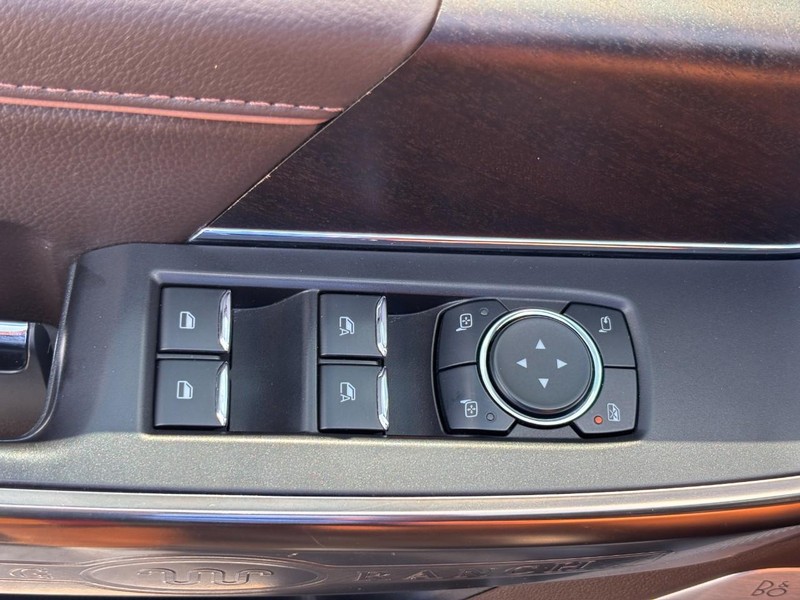 Ford F-150 Vehicle Full-screen Gallery Image 26