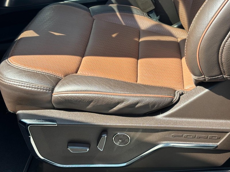 Ford F-150 Vehicle Full-screen Gallery Image 28