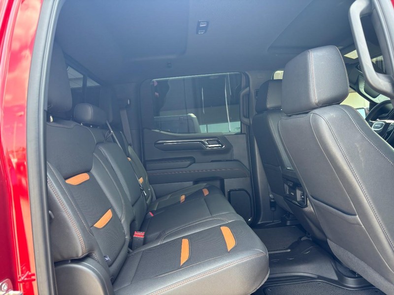 GMC Sierra 1500 Vehicle Full-screen Gallery Image 10