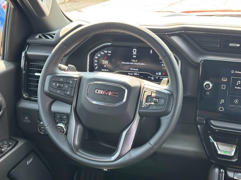 GMC Sierra 1500 Vehicle Full-screen Gallery Image 12