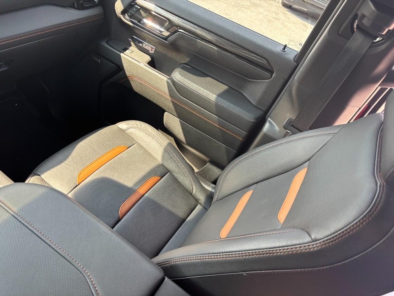 GMC Sierra 1500 Vehicle Full-screen Gallery Image 14