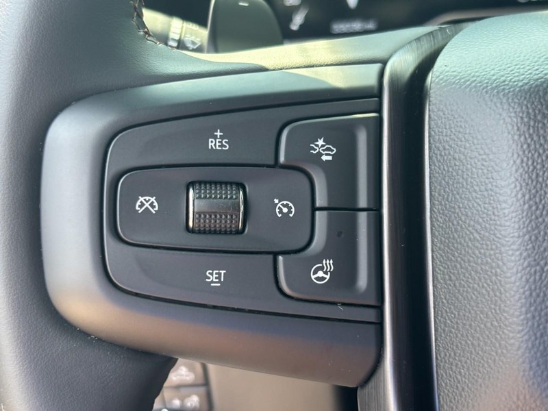 GMC Sierra 1500 Vehicle Full-screen Gallery Image 16