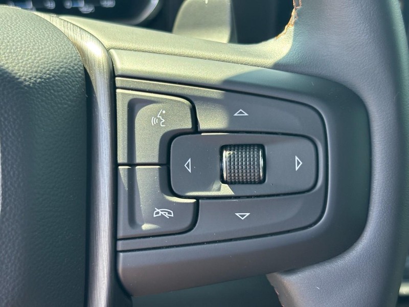 GMC Sierra 1500 Vehicle Full-screen Gallery Image 17