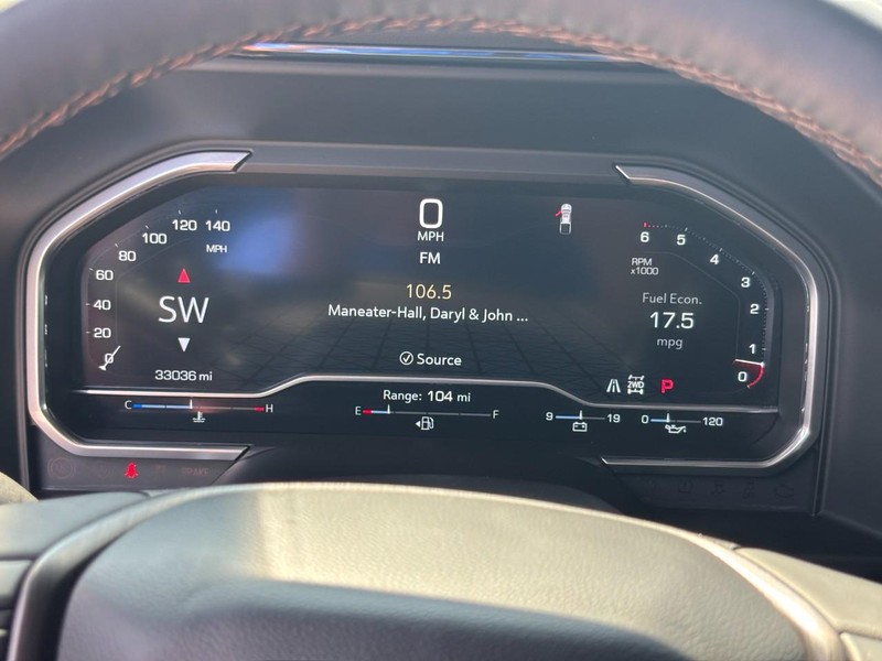 GMC Sierra 1500 Vehicle Full-screen Gallery Image 18