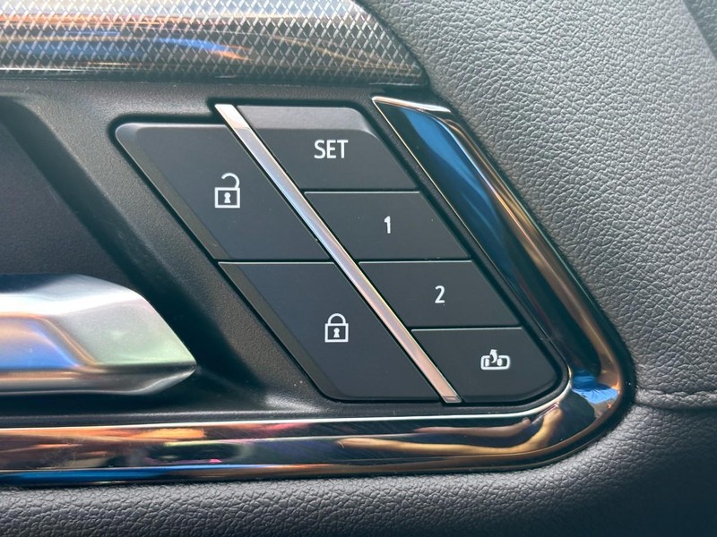 GMC Sierra 1500 Vehicle Full-screen Gallery Image 23