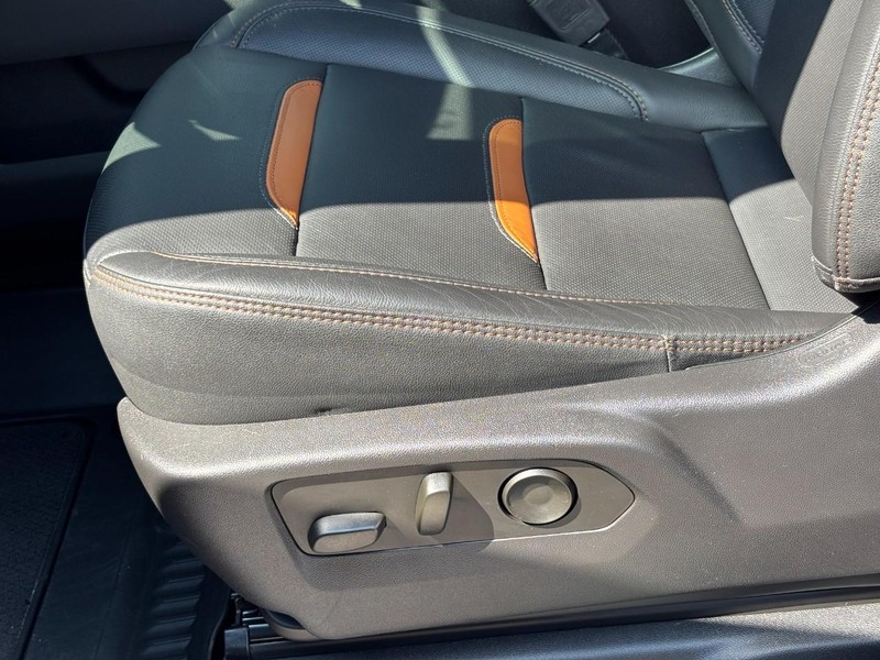 GMC Sierra 1500 Vehicle Full-screen Gallery Image 24