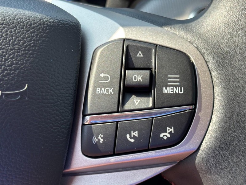 Ford Explorer Vehicle Full-screen Gallery Image 14