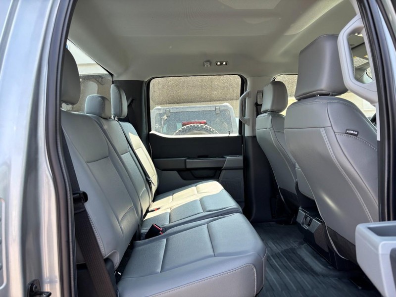 Ford F-150 Vehicle Full-screen Gallery Image 05