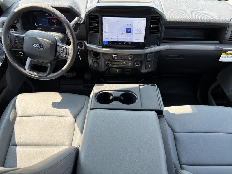 Ford F-150 Vehicle Full-screen Gallery Image 06