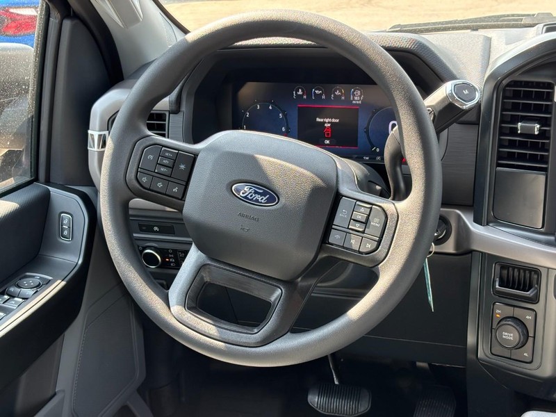 Ford F-150 Vehicle Full-screen Gallery Image 07