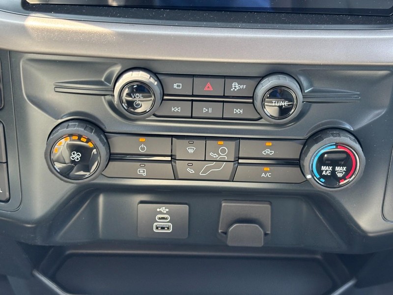 Ford F-150 Vehicle Full-screen Gallery Image 09