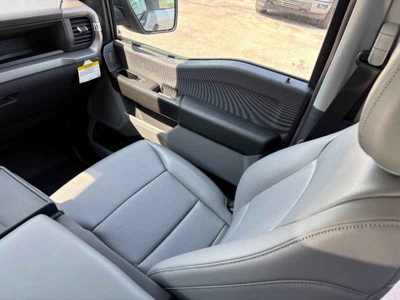 Ford F-150 Vehicle Full-screen Gallery Image 10