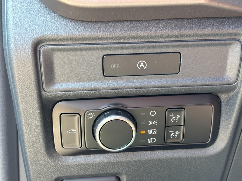 Ford F-150 Vehicle Full-screen Gallery Image 11