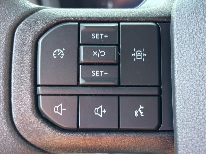 Ford F-150 Vehicle Full-screen Gallery Image 12