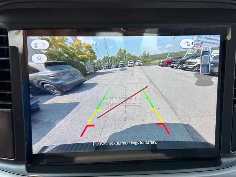 Ford F-150 Vehicle Full-screen Gallery Image 16