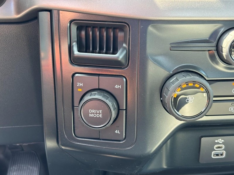 Ford F-150 Vehicle Full-screen Gallery Image 18