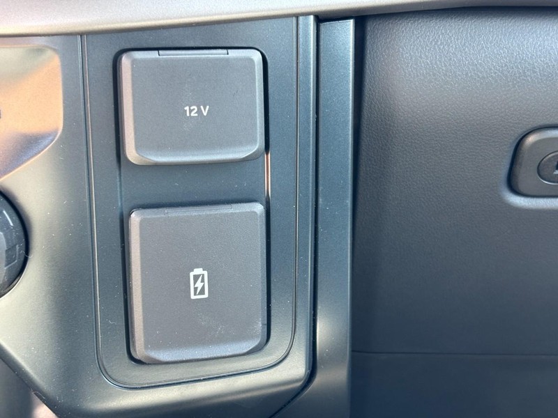 Ford F-150 Vehicle Full-screen Gallery Image 19