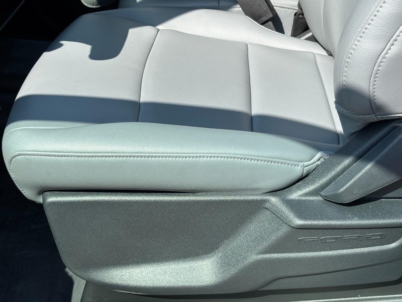 Ford F-150 Vehicle Full-screen Gallery Image 22