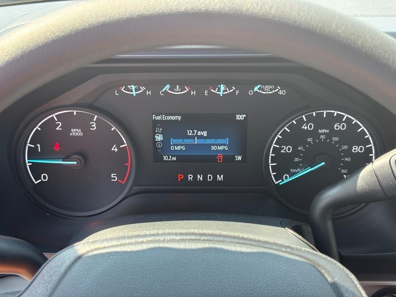 Ford Super Duty F-350 SRW Vehicle Full-screen Gallery Image 14