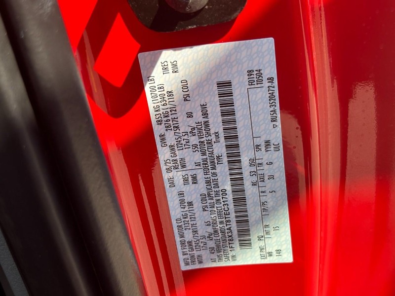 Ford Super Duty F-350 SRW Vehicle Full-screen Gallery Image 23