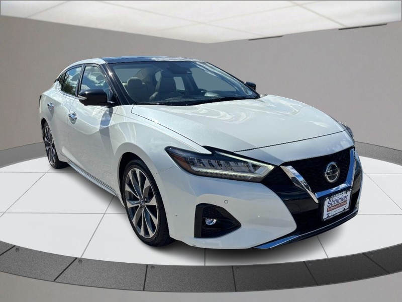 Nissan Maxima Vehicle Full-screen Gallery Image 02