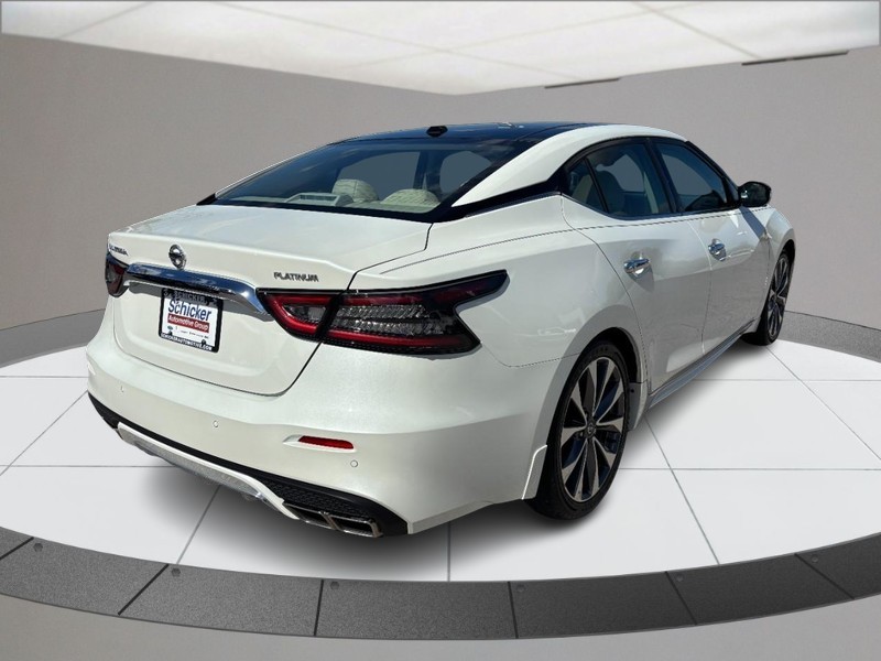 Nissan Maxima Vehicle Full-screen Gallery Image 03