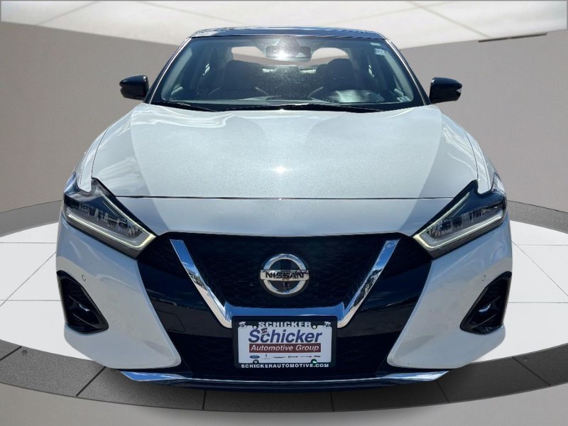 Nissan Maxima Vehicle Full-screen Gallery Image 08