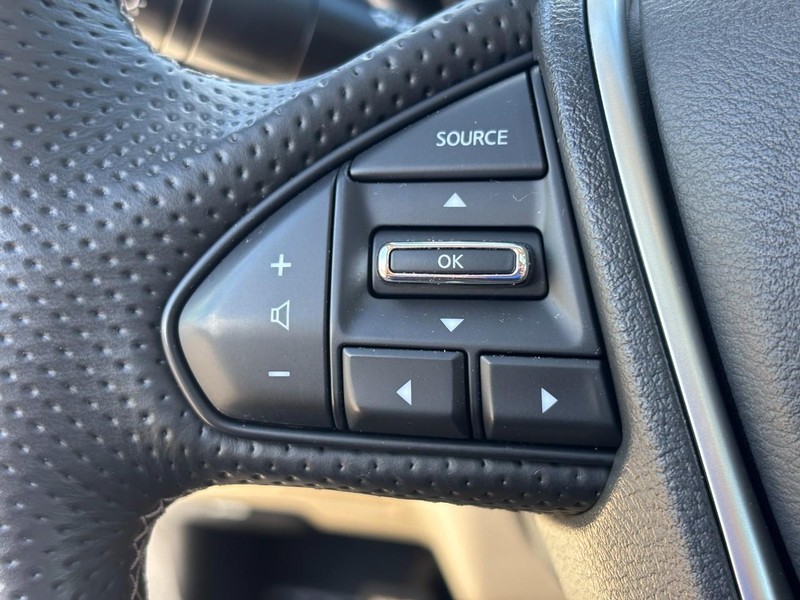 Nissan Maxima Vehicle Full-screen Gallery Image 14